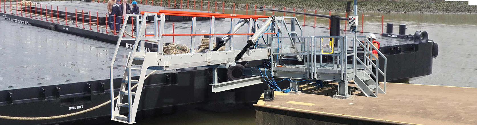 self-adjusting-and-leveling-stairs-and-gangway