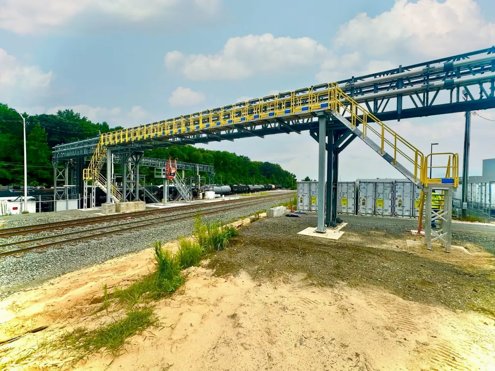 ErectaStep-bridge-of-railroad-tracks-installation