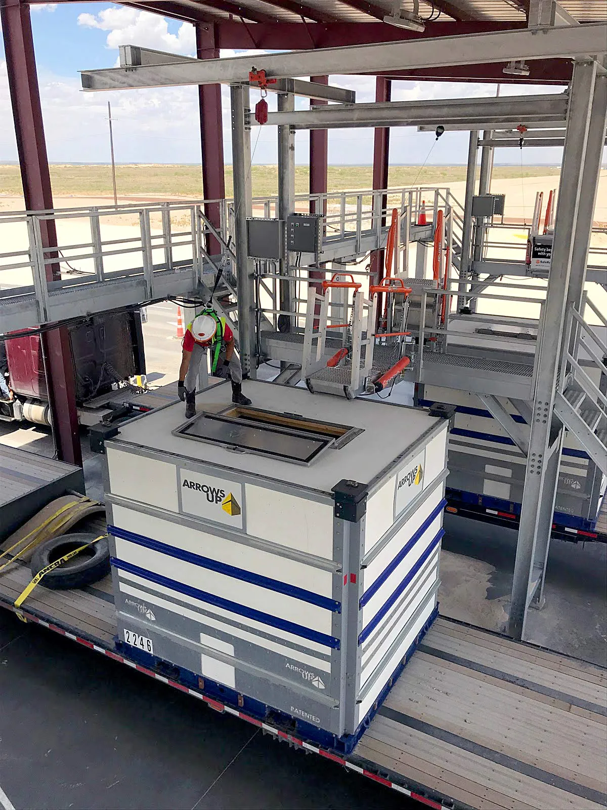Propant-box-access-w-lifeline