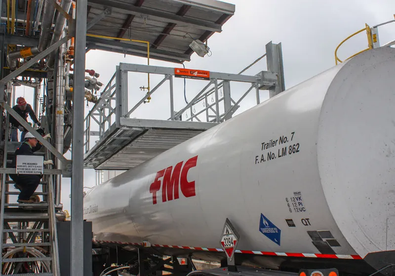 MaxRack-Elevating-Safety-Cage-at-Truck-Loading-platform