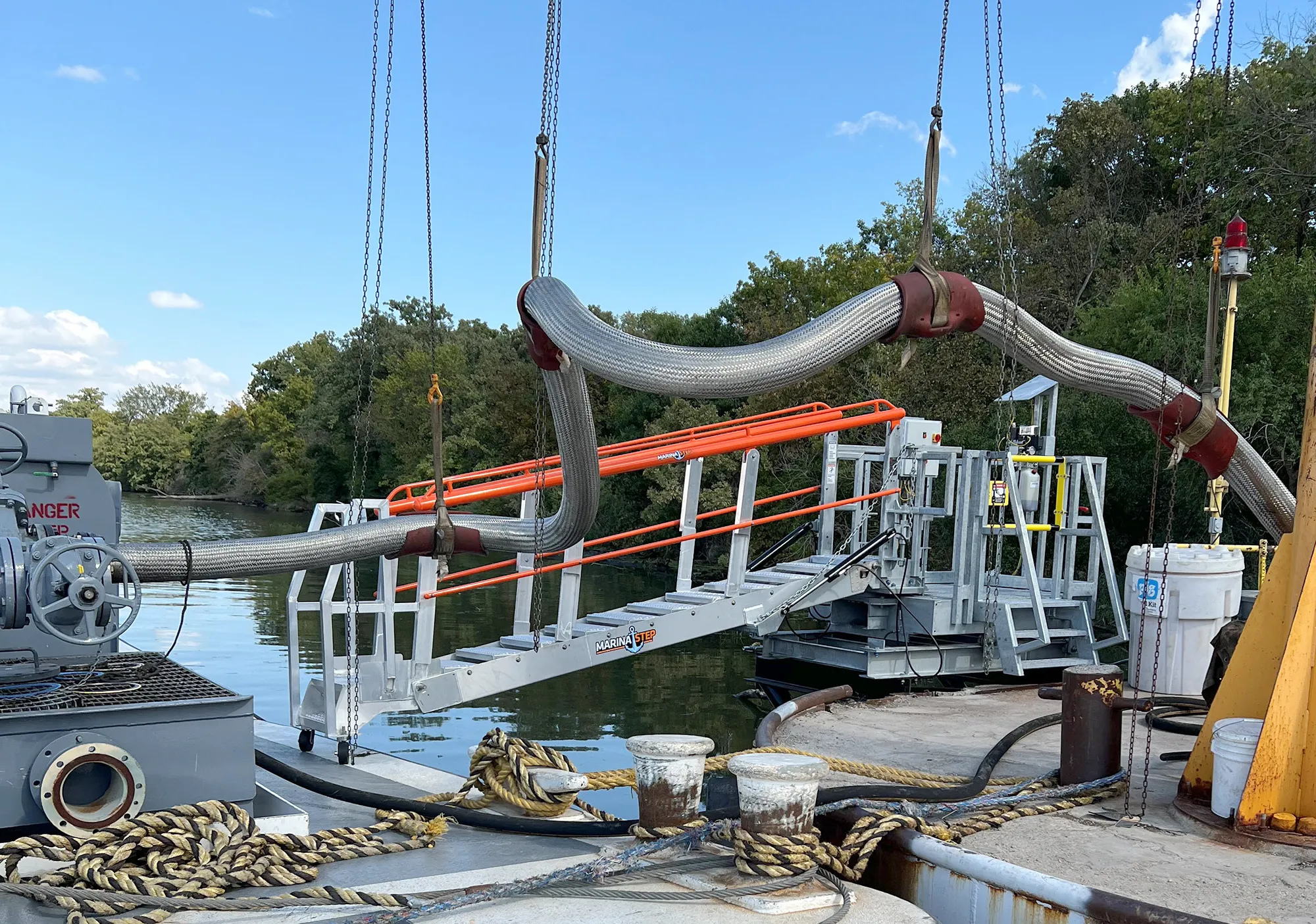 Barge gangway for an agribusiness in Illinois