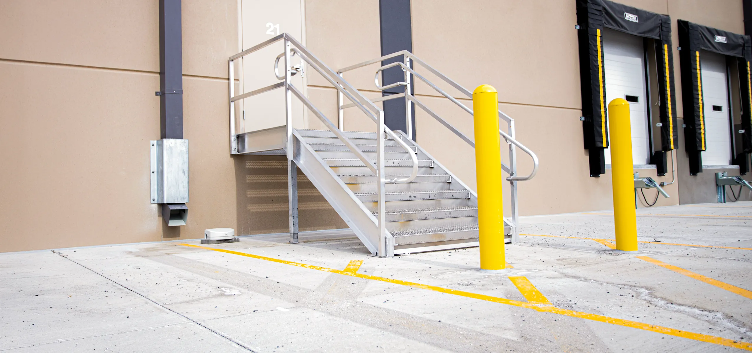Upside-OSHA-Aluminum-Dock-Stairs