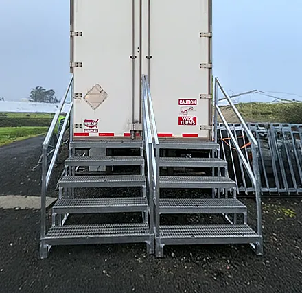 SEMI-Step-trailer-steps-side-by-side